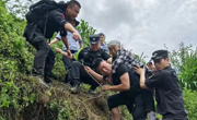 雅安汉源暴雨灾害现场搜寻工作持续进行