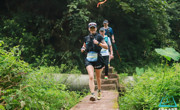 眉山丹棱·老峨山山径赛鸣枪开跑