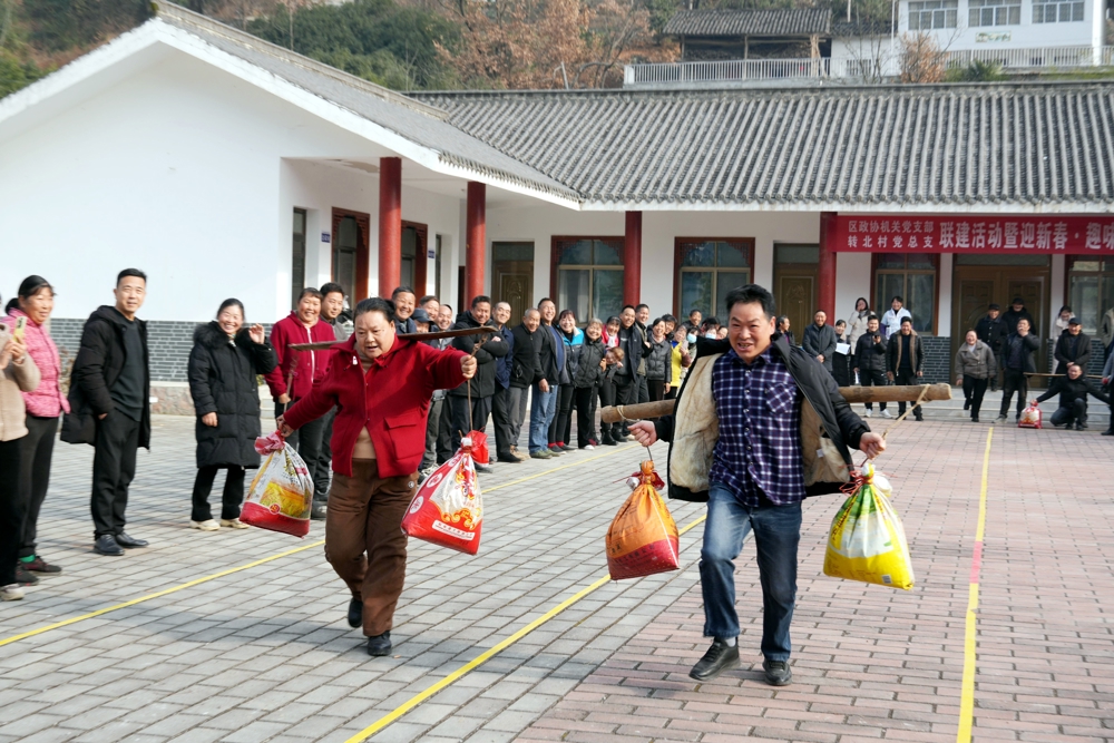 挑扁担比赛