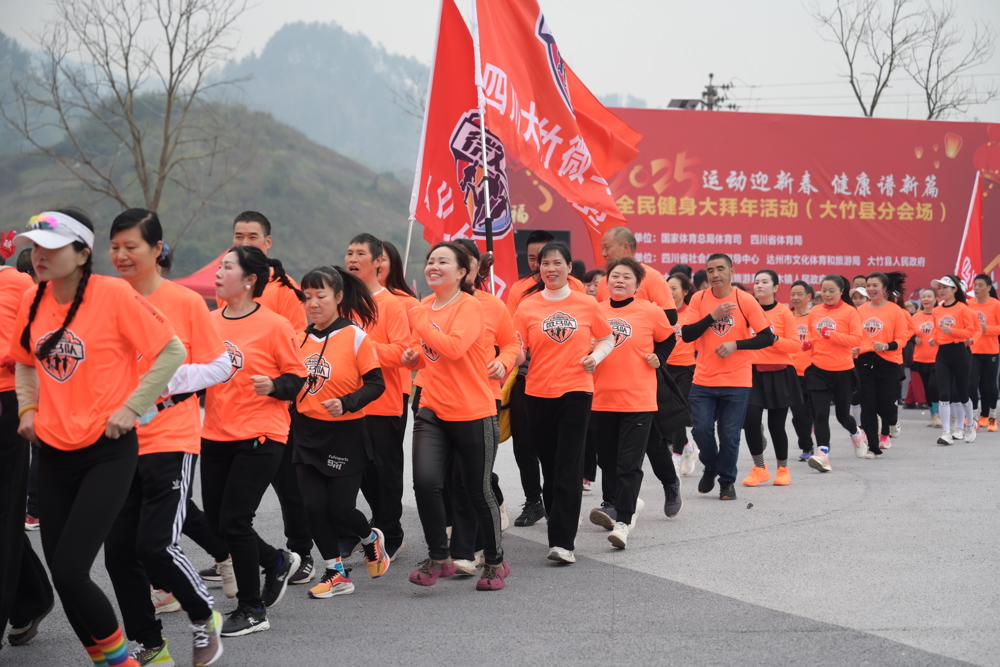 跑步方阵（陈阵锋 摄）
