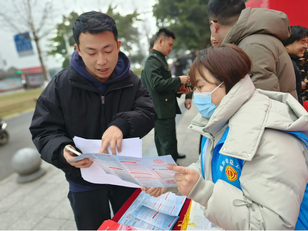 25工作简报13期 绵竹市2025年“春风行动”招聘会圆满举办474
