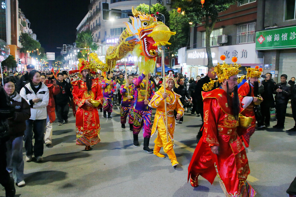 大年初五“迎财神”民俗巡游