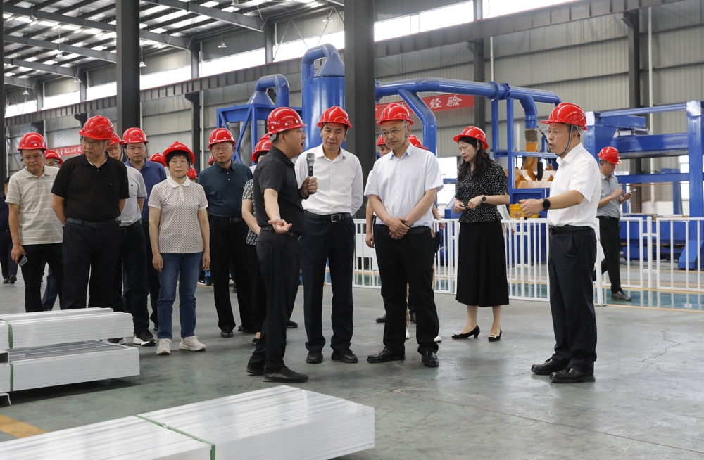 政协委员实地调研区内重点企业和项目