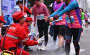 “志愿红”点亮仁寿赛道：2.5万跑友与2387名志愿者的热血交响曲