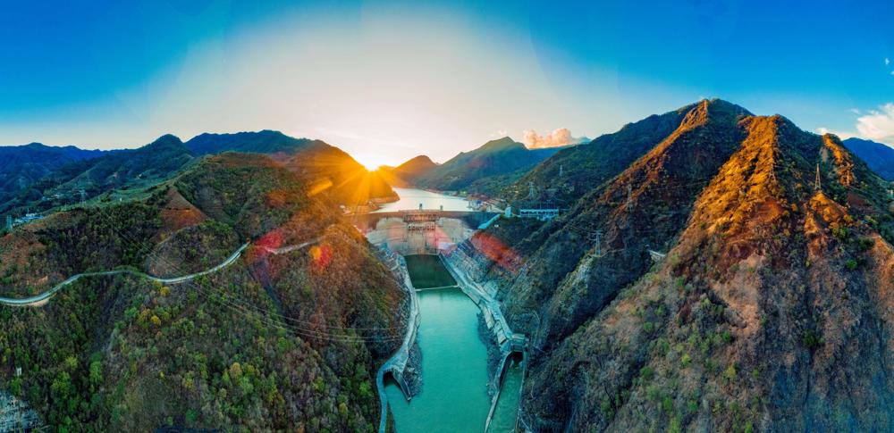 中国20世纪建成投产的最大电站——雅砻江二滩水电站