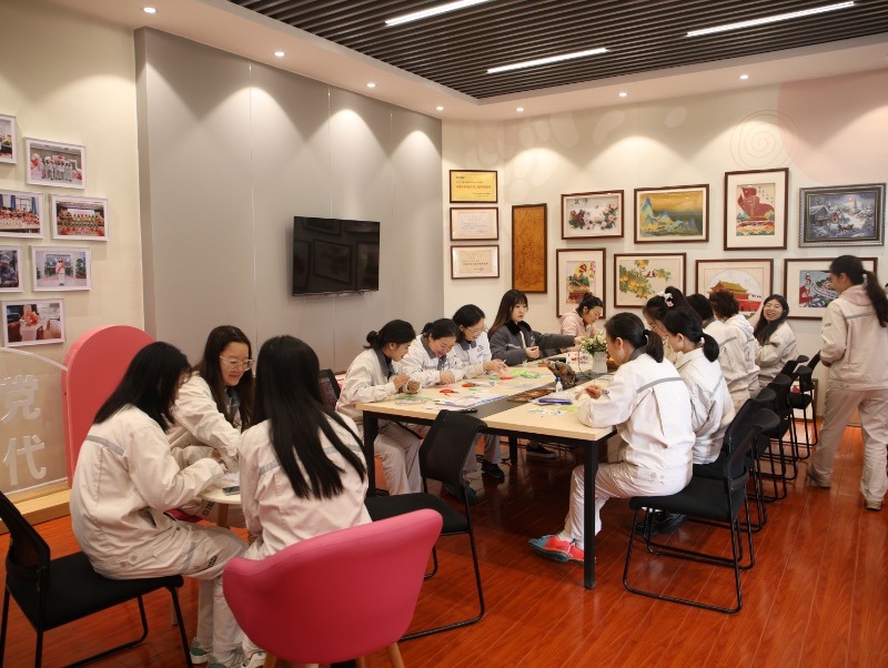 公司举行的读书会活动