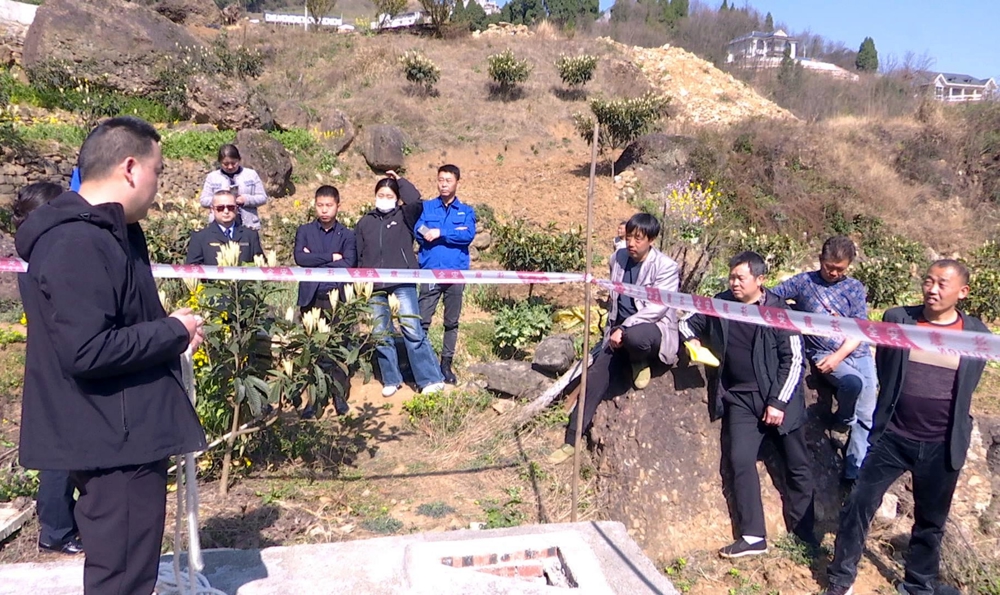 向村民宣传有限空间作业的安全知识