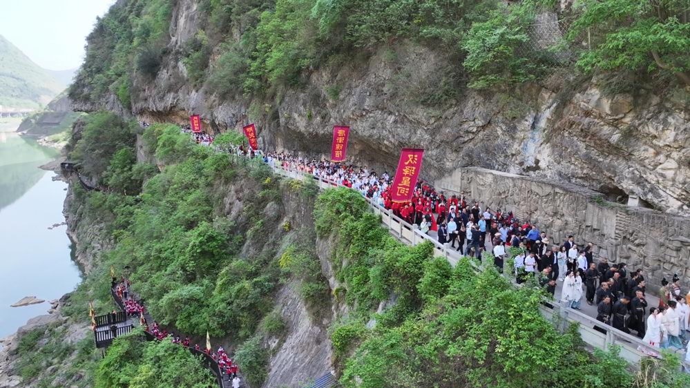 千人徒步游明月峡