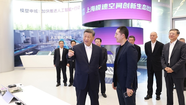习近平在上海考察时强调 加快建成具有全球影响力的科技创新高地