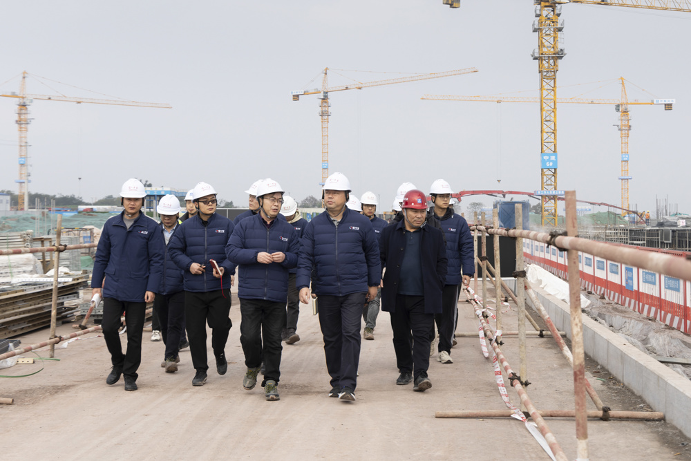 林锋带领酿酒技改项目组成员全力推动“数智泸州老窖”建设