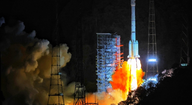 天问二号任务发射圆满成功 我国开启小行星探测与采样返回之旅