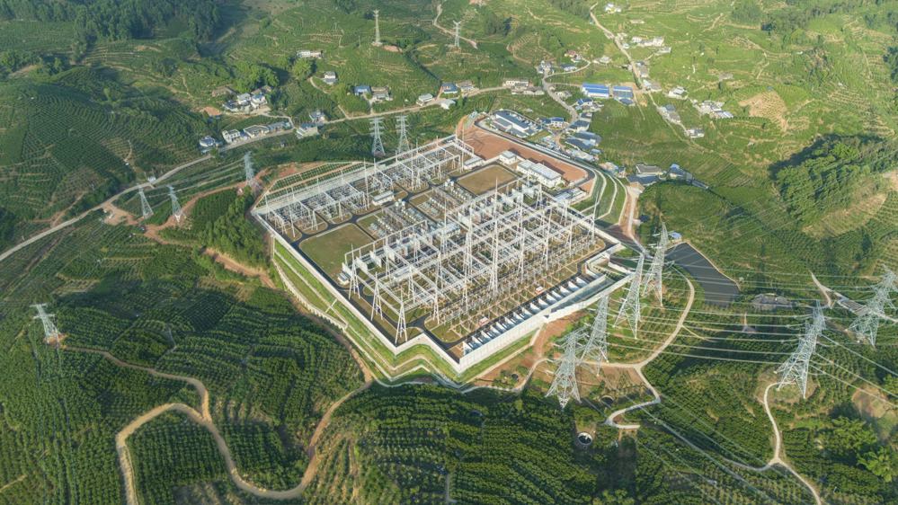 建设中的眉山西500千伏变电站。 牟雯雯 摄