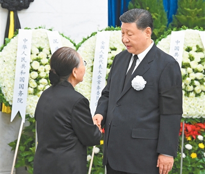 热地同志遗体火化 习近平等到八宝山革命公墓送别