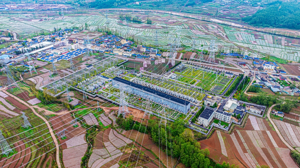 攀西电网优化改造工程第五阶段枢纽变电站-普提500千伏变电站。 曹颀 摄