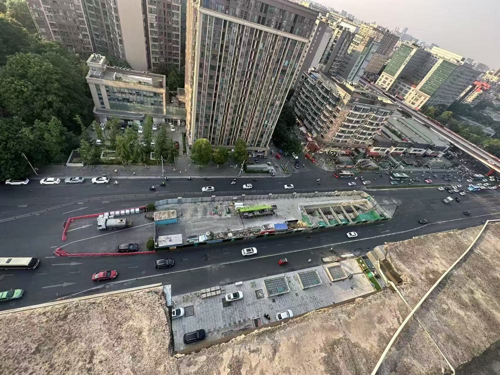 红牌楼站拆围前（成都轨道集团供图）