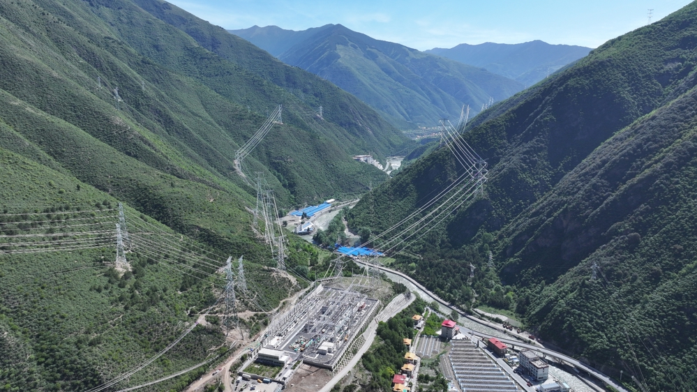 巴拉水电站500千伏送出工程建设现场。 尤琅 摄