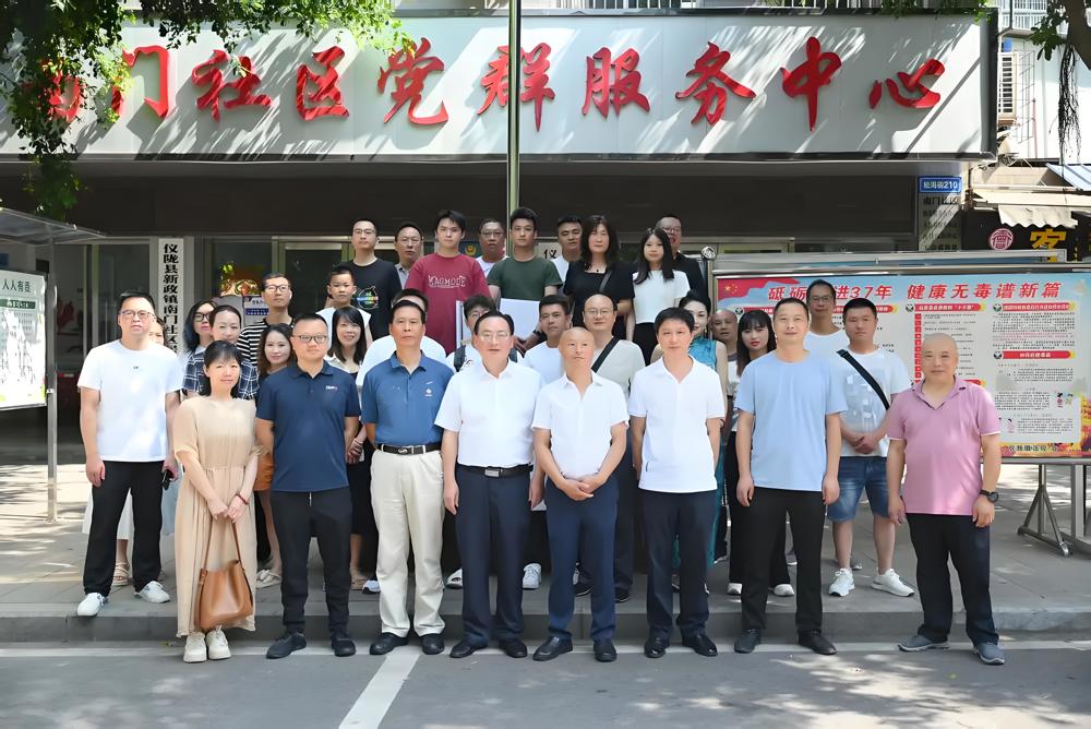 图为参赛获奖者合影留念