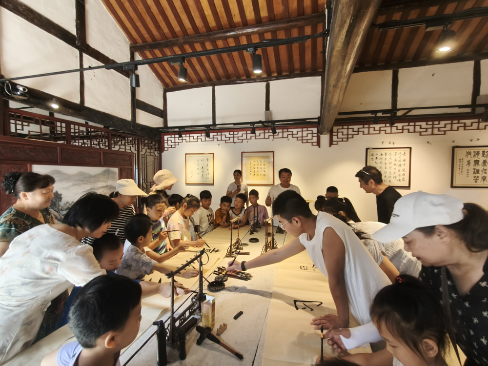 软笔体验活动现场