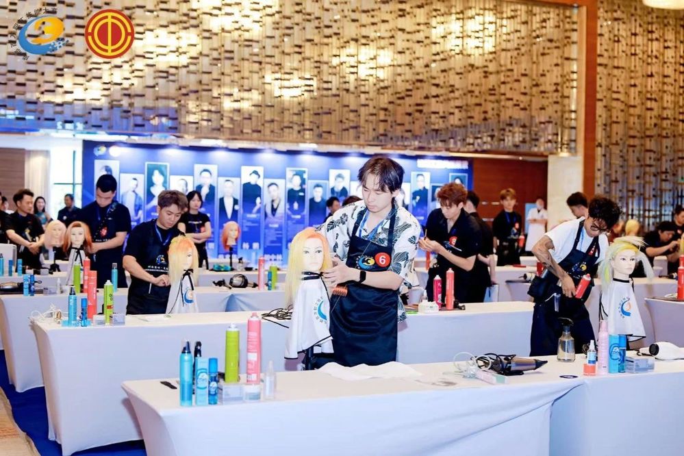 参赛选手正全身心投入比赛（武侯区总工会供图）