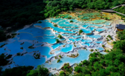 避暑游持续升温 松潘黄龙景美引客来