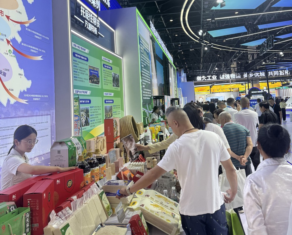 万源企业外出参展 冯津榕供图
