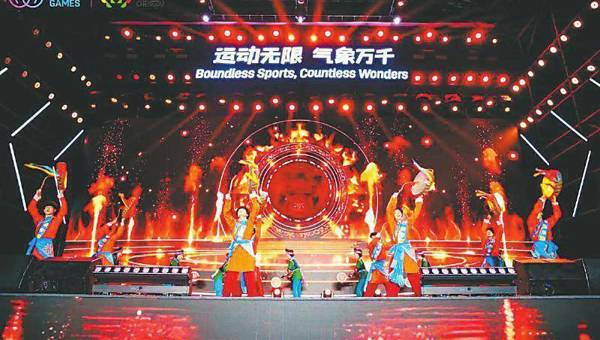世运广场精彩活动轮番上演 巴蜀魅力绽放燃情之夜