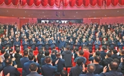 习近平观看庆祝西藏自治区成立60周年文艺晚会《雪域欢歌》