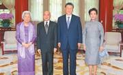 习近平夫妇会见柬埔寨国王西哈莫尼和太后莫尼列
