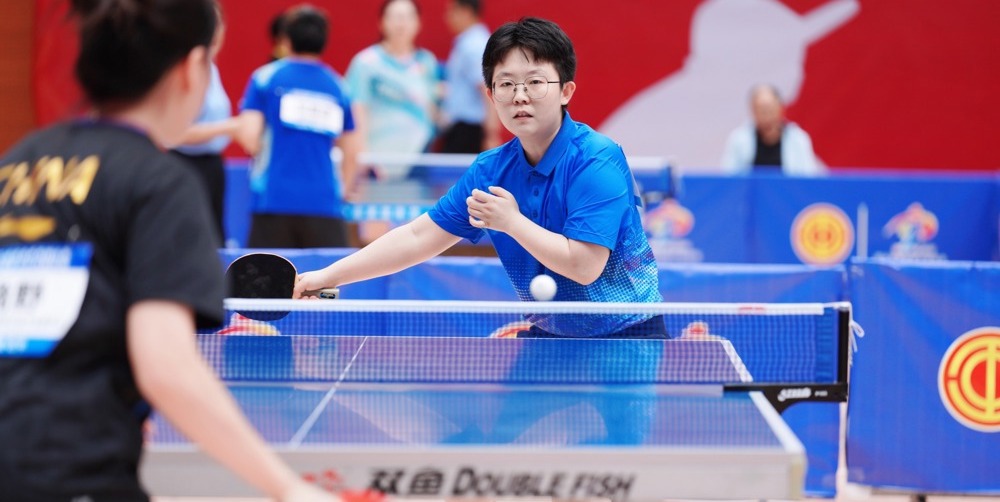 四川省首届职工运动会乒乓球比赛开赛