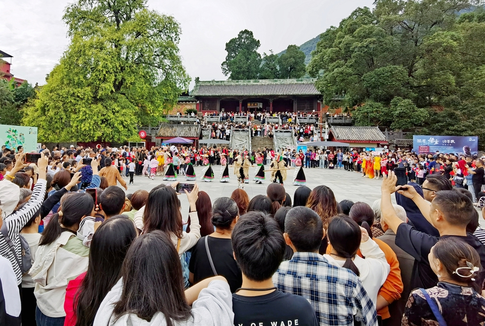 报恩寺广场非遗展演