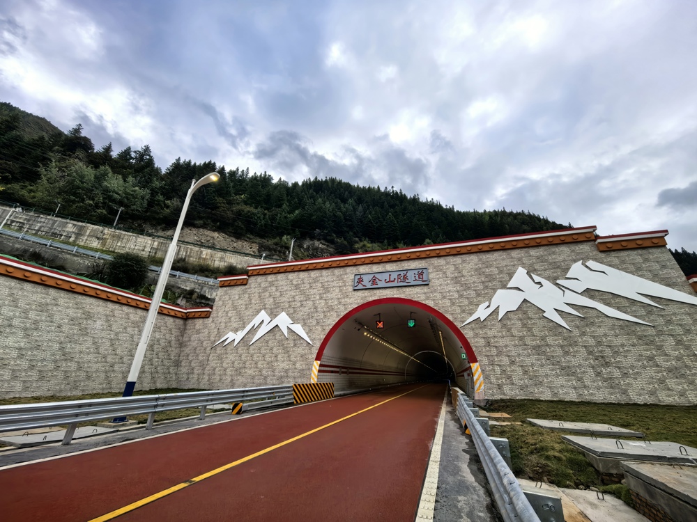 mmexport1759028078963