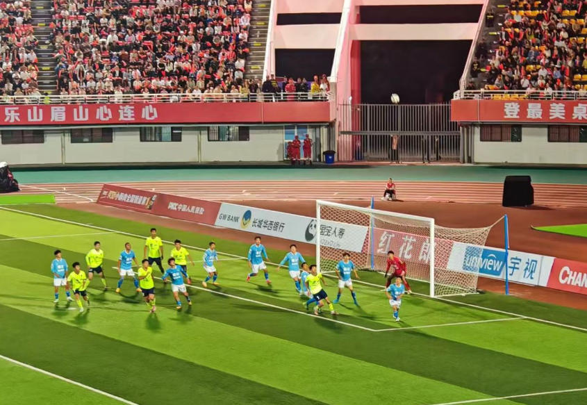 图为比赛现场画面