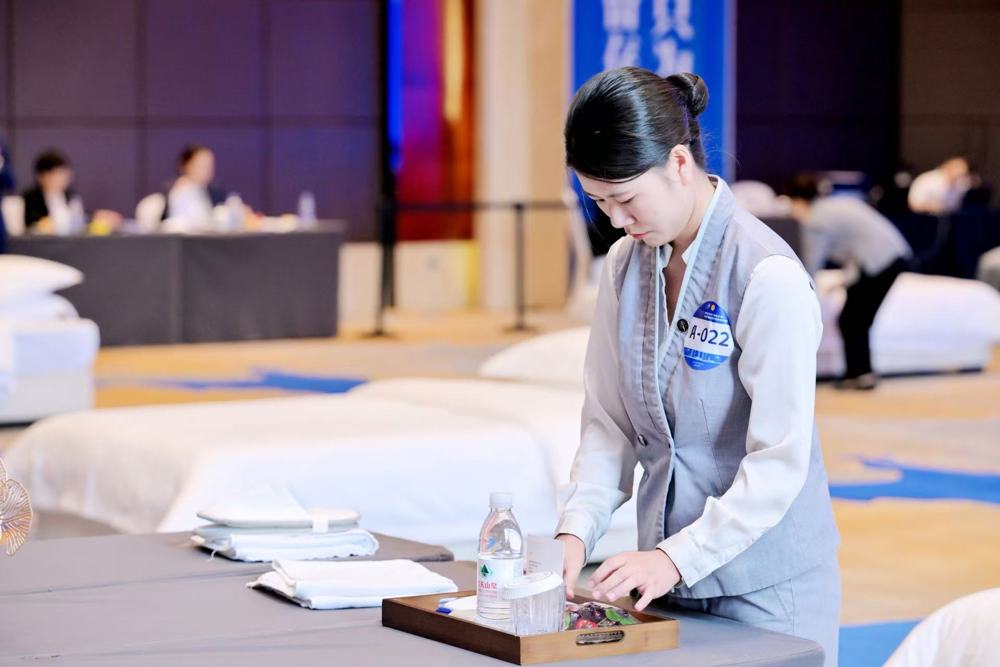 客服中式铺床竞赛现场