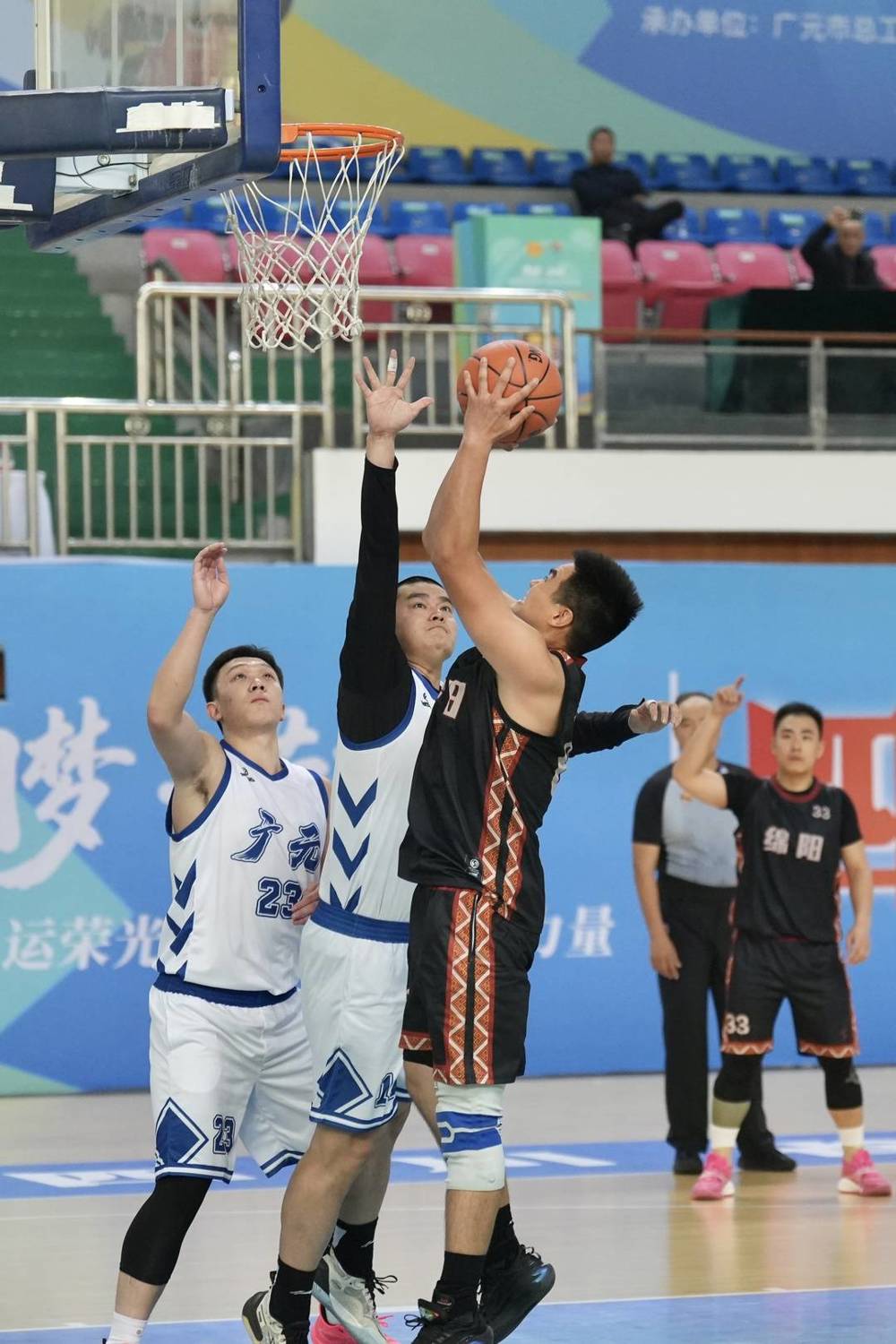 广元市职工代表队对阵绵阳职工代表队  比赛现场