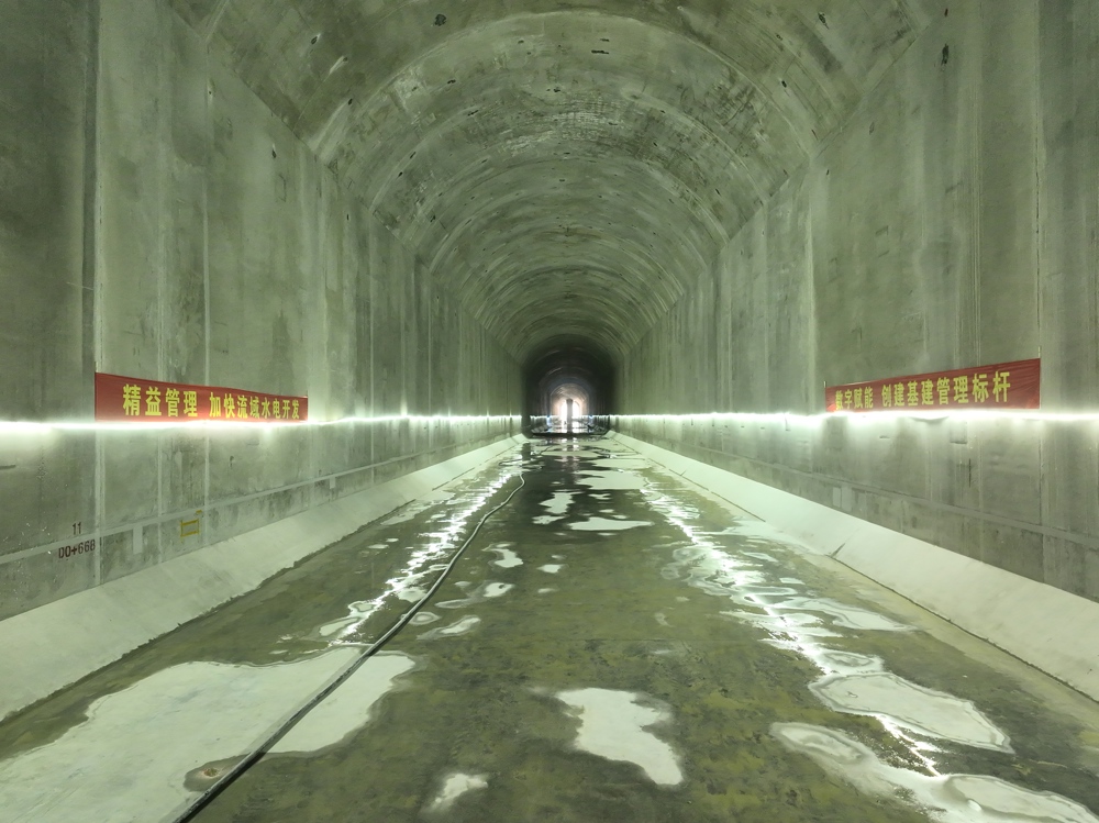 孟底沟水电站导流洞混凝土衬砌形象面貌