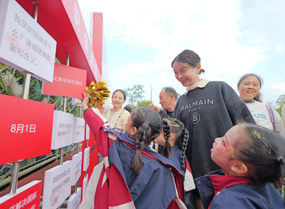 “全民国防教育月”宣传活动现场（受访单位供图）