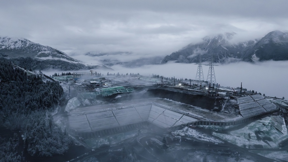 10月25日，阿坝1000千伏变电站建设现场迎来降雪，一片银装素裹。