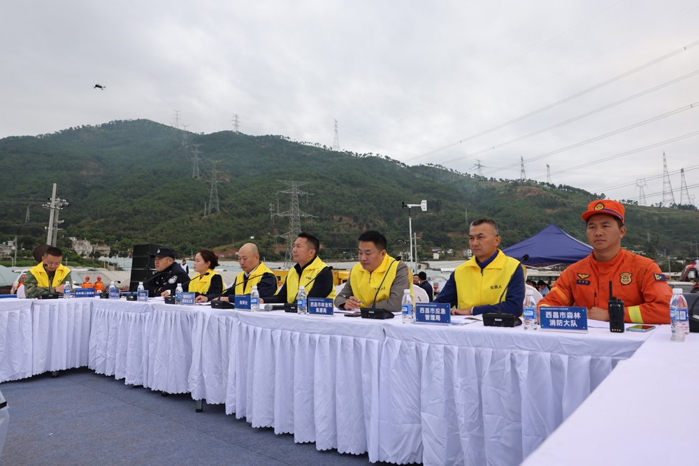 重要输电通道森林草原火灾应急演练指挥席。 李威 摄