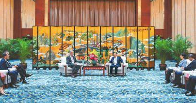 王晓晖施小琳会见西班牙国王费利佩六世