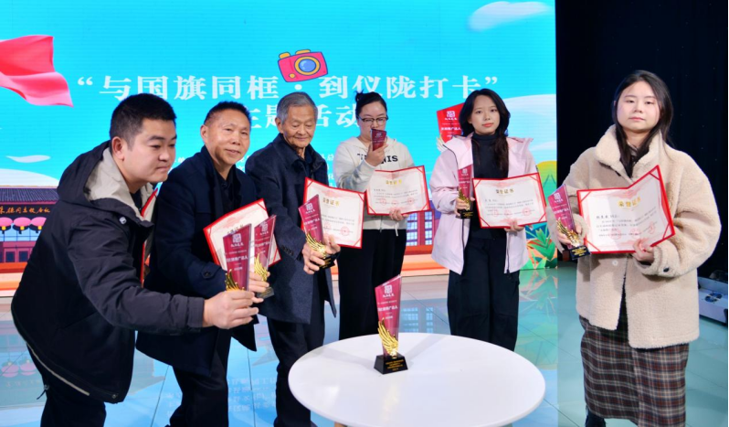 图为获奖选手留影