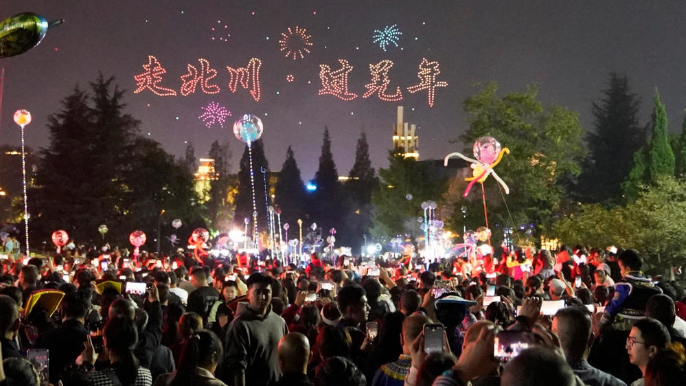 精美绝伦的无人机编队表演