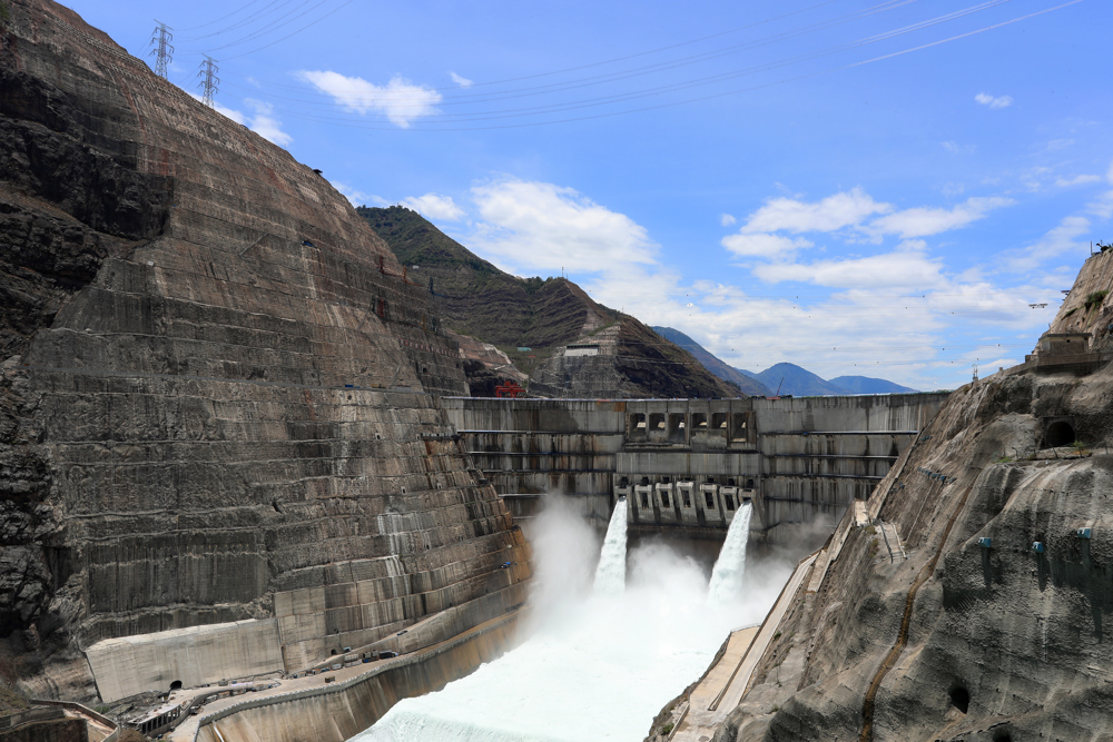 白鹤滩水电站大坝。 曹志刚 摄