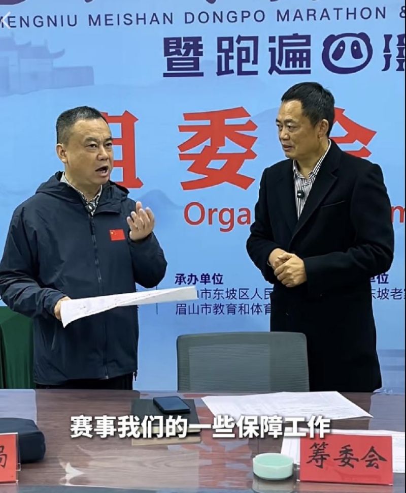 明强自发探访组委会。网络截图