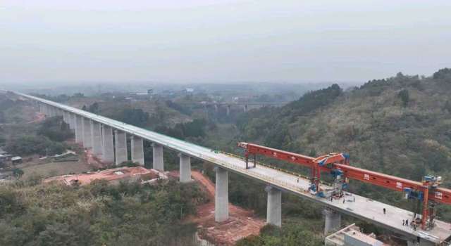 新进展！成渝中线高铁项目正线箱梁架设任务圆满完成