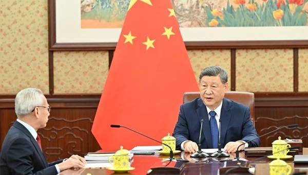 习近平听取岑浩辉述职报告