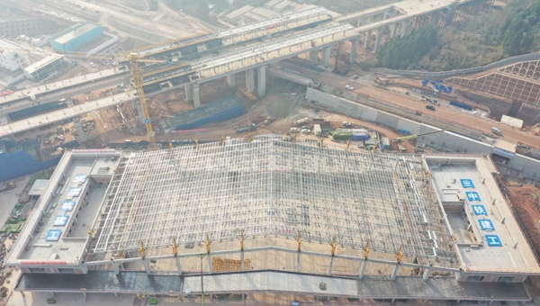 成达万高铁乐至站主体结构完工