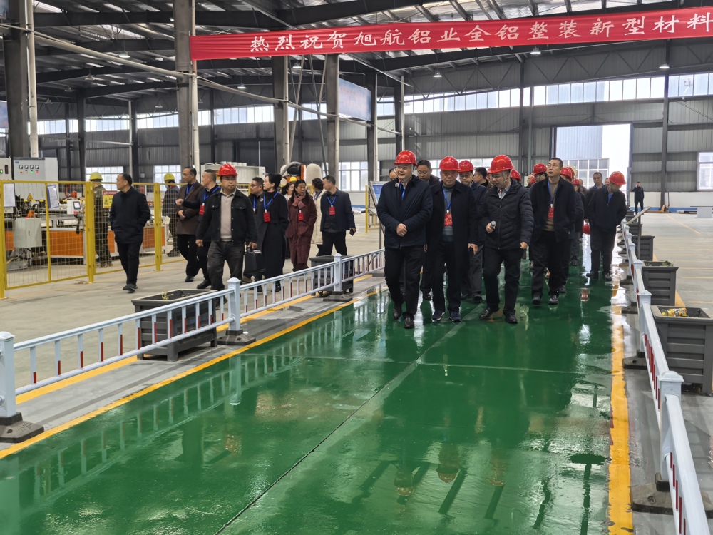 人大代表们走进企业调研，助力产业发展