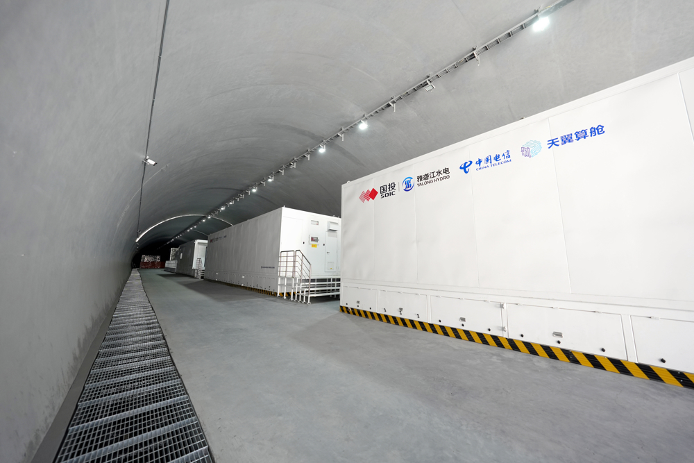 项目包括6个算力舱，提供峰值算力约600PFLOPS（每秒浮点运算60亿亿次）