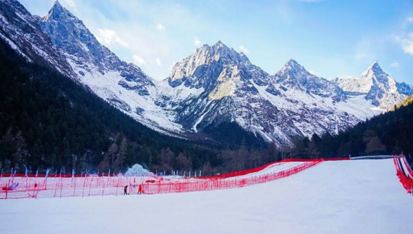 成都两小时直达！这个冬天去阿坝理县解锁冰雪运动的乐趣 |“川”越冰雪遇见你