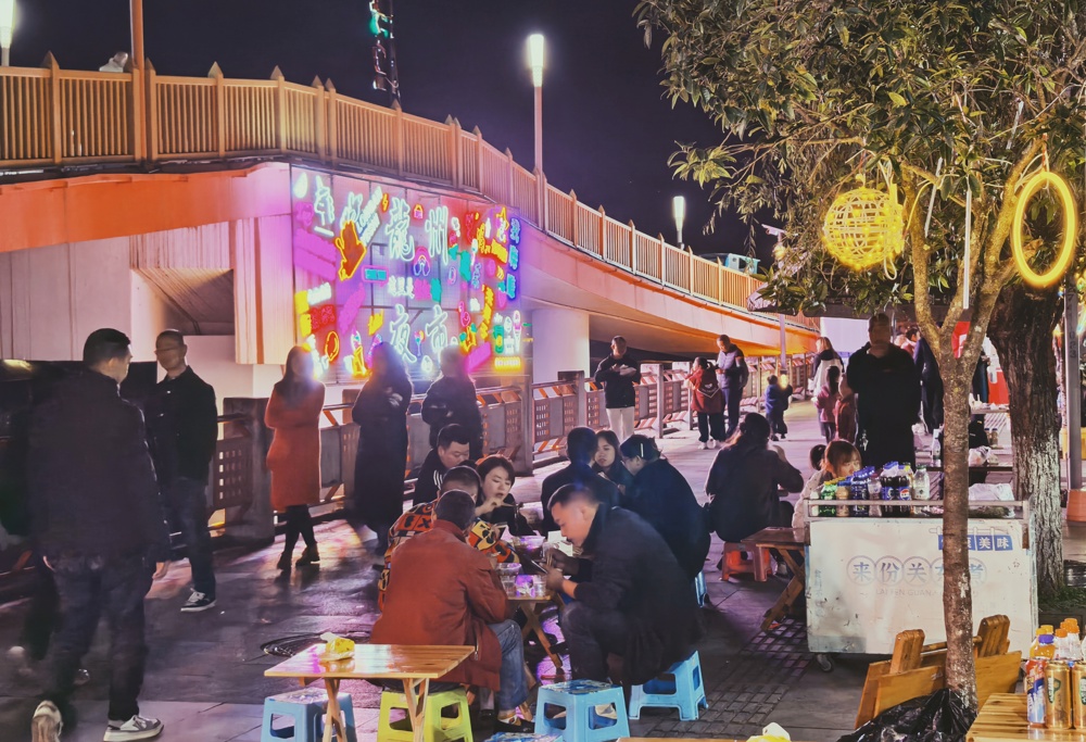 升级后的龙州夜市